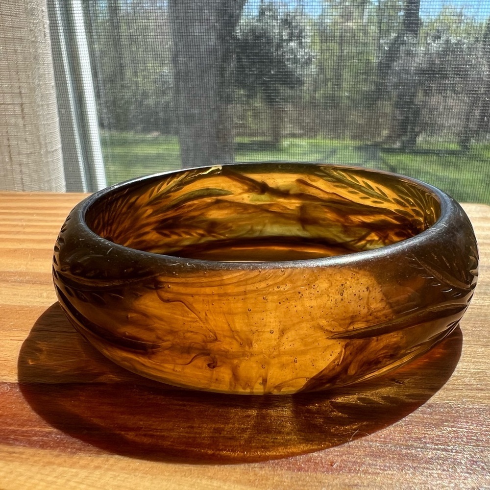 Vintage Carved Lucite Bangle Bracelet Amber Swirl Pineapple Tropical Chunky - Picture 2 of 15